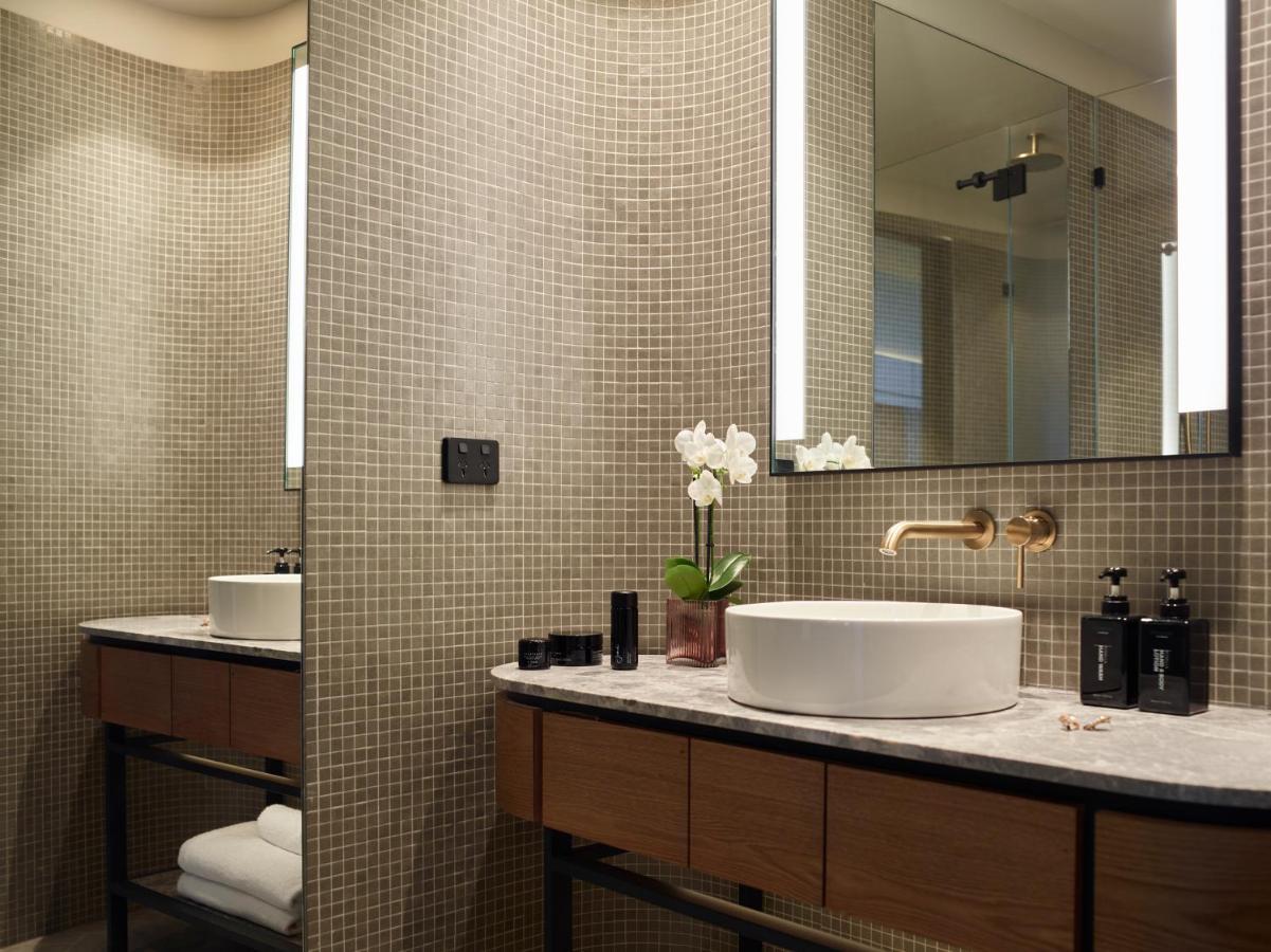 Hotel Crystalbrook Kingsley Newcastle Exterior foto Bathroom